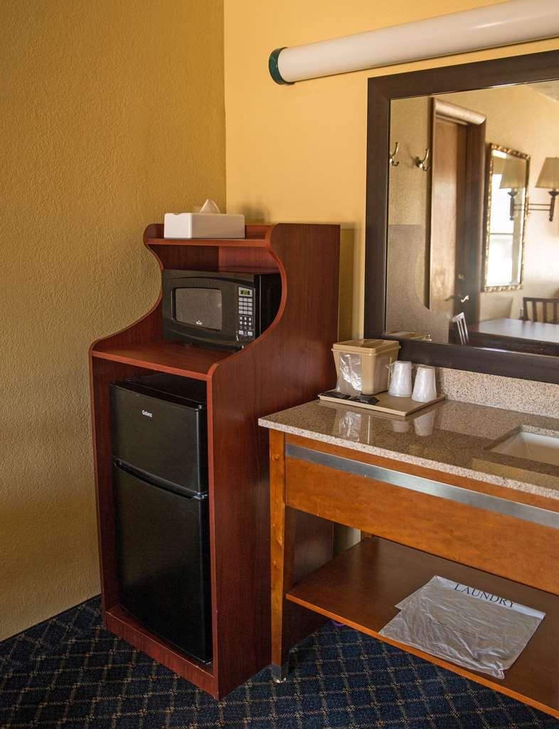 Americas Best Value Inn - Monroeville Room photo