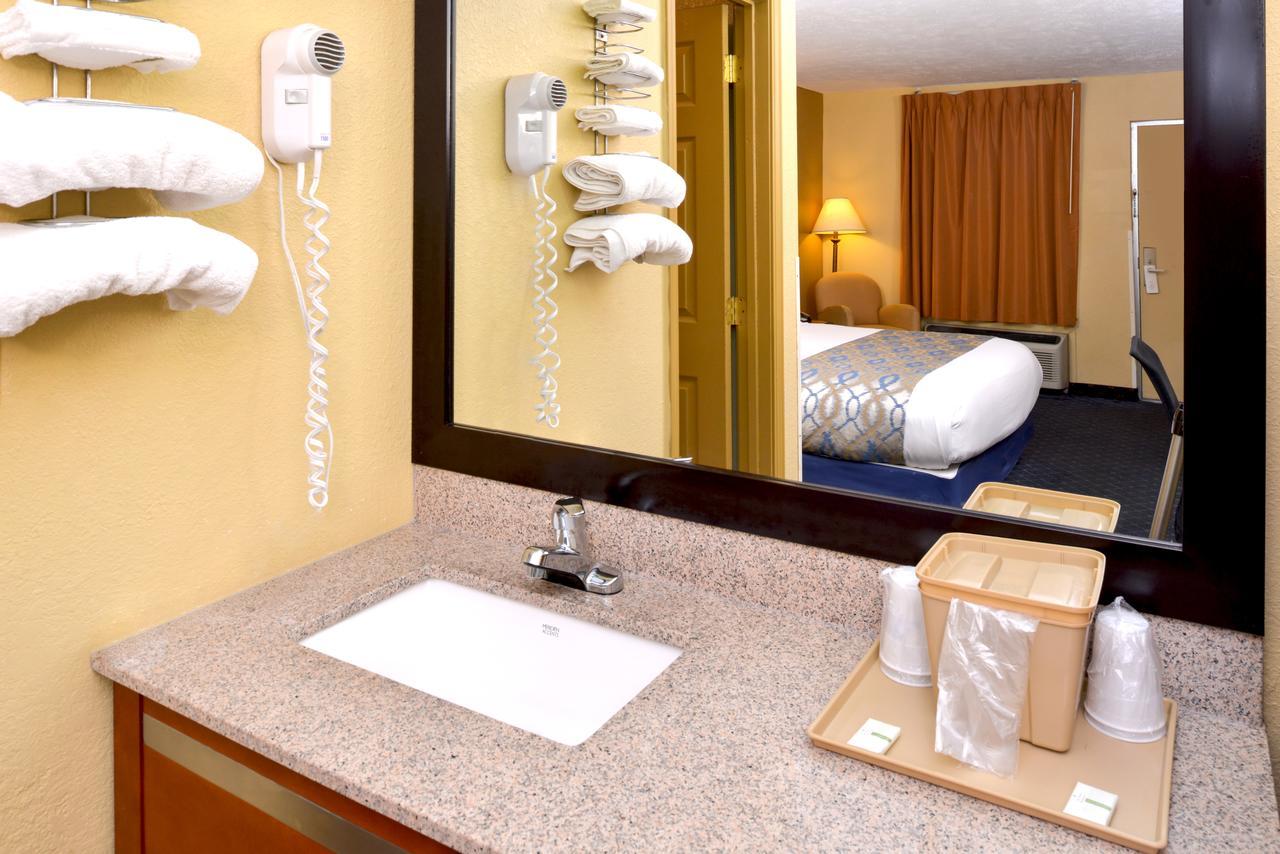 Americas Best Value Inn - Monroeville Exterior photo